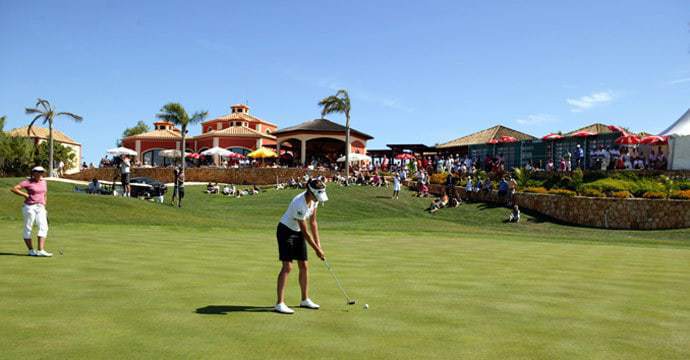 Woman playing golf at Gramacho Golf Course