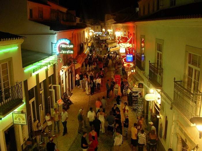 Lagos á noite